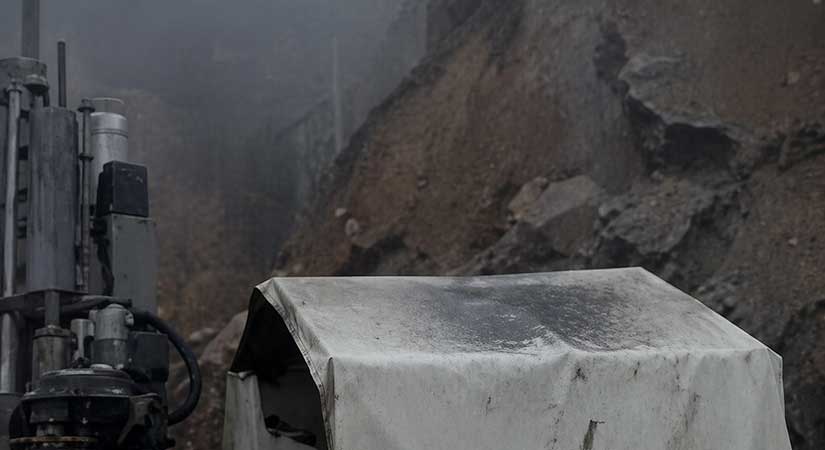 Dereli’de sondaj alanı çöktü: makine gömüldü