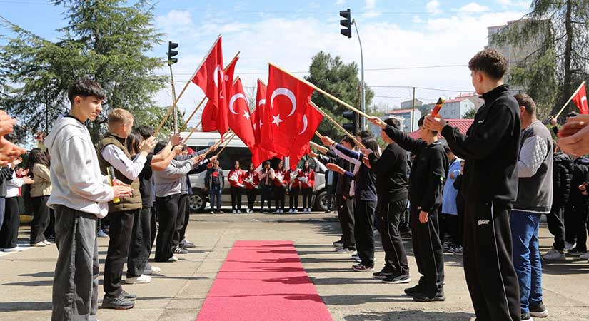 Espiye’nin şampiyon rafting takımı coşkuyla karşılandı