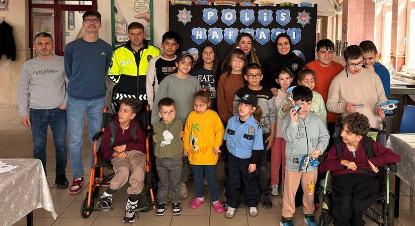 Polisler öğrencilerle buluştu: farkındalık dersi verdiler