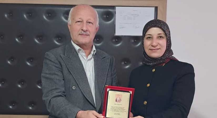 Sencer Olgun Espiye’de Fikret Bıyık’a plaket verdi