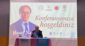 Yusuf Kaplan Espiye’de kürsüde