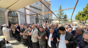 Okul saldırısı kurbanları için cenaze namazı kılındı