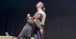 GRÜ Tiyatro sahnede alkış topladı