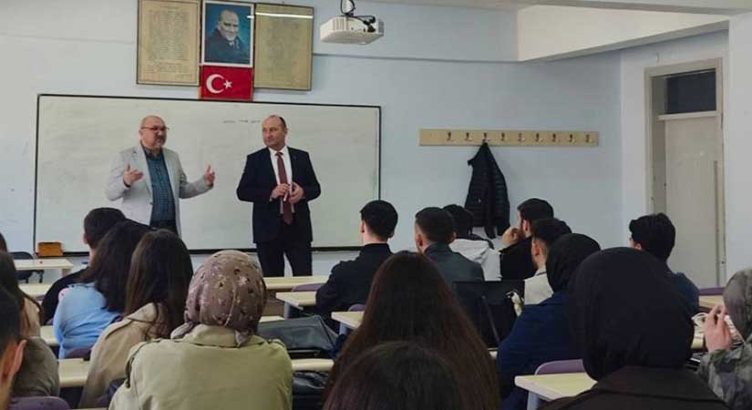 Acaroğlu öğrencilerle buluştu, destekleri anlattı