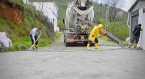 Giresun Belediyesi Kılıç Sokak’ta beton yol başlattı