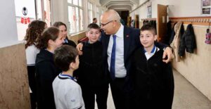 Vali Koç okul ziyaretinde mesaj verdi