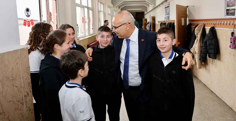 Vali Koç okul ziyaretinde mesaj verdi