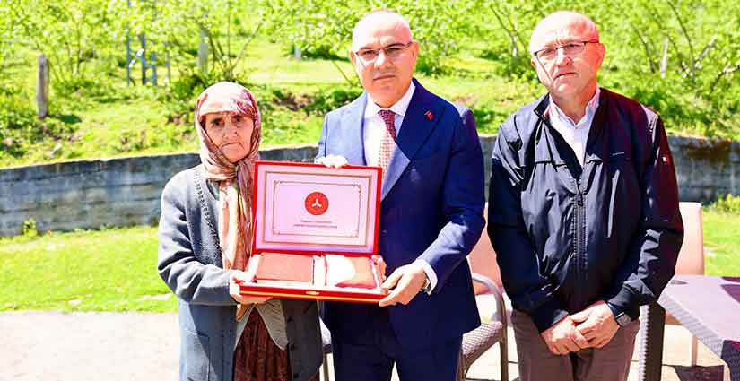 Vali Koç, Şehit Cantürk ailesini ziyaret etti