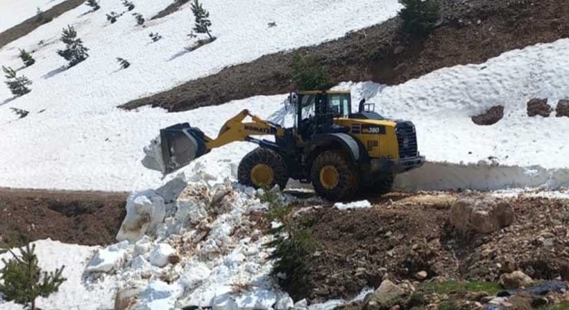 Giresun’da yollar açıldı, dere taşkınına müdahale edildi