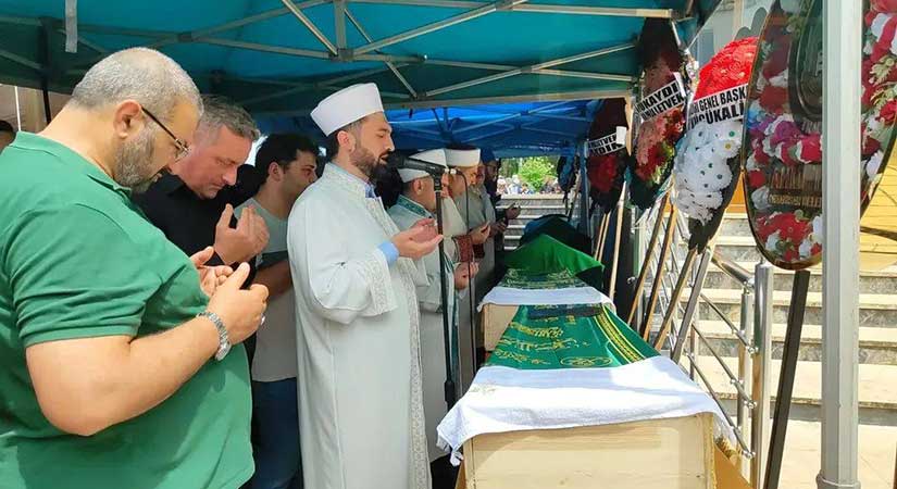 5 kişilik aile gözyaşlarıyla uğurlandı