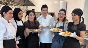 Türk ve İspanyol öğrenciler aynı sofrada