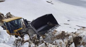 Doğankent’te kar engelleri tek tek kaldırılıyor