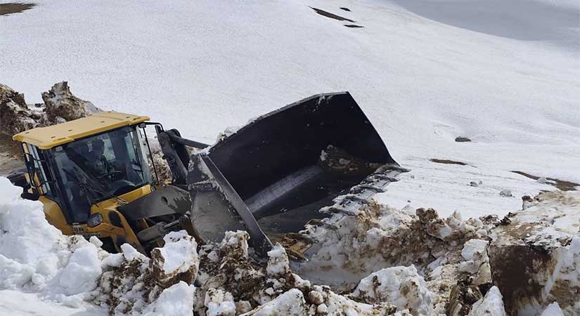 Doğankent’te kar engelleri tek tek kaldırılıyor