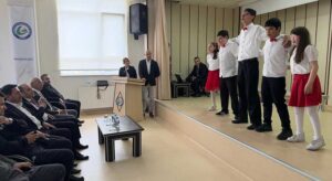 Eynesil’de duygu dolu gösteri ayakta alkışlandı