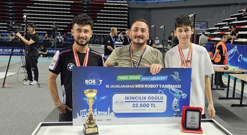 Giresun MTAL robot yarışmasında dünya ikincisi oldu