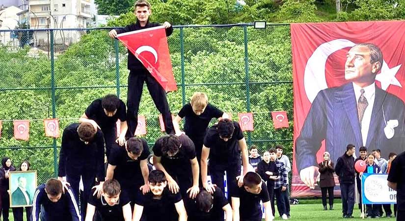 Güce’de fener alayı coşkusu yaşandı