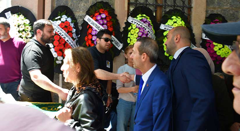 Binlerce kişi Demirel ve Uzal’a veda etti