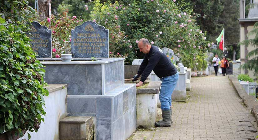 Mezarlıklarda yoğun mesai