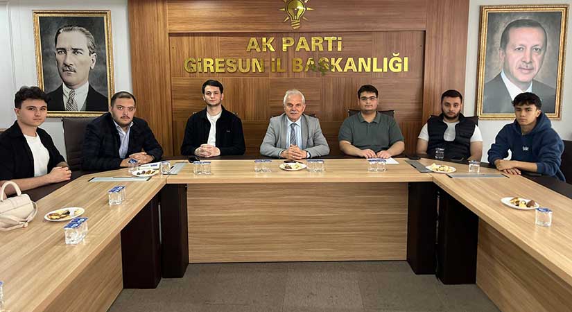 Nazım Elmas gençlerle teknoloji zirvesinde buluştu