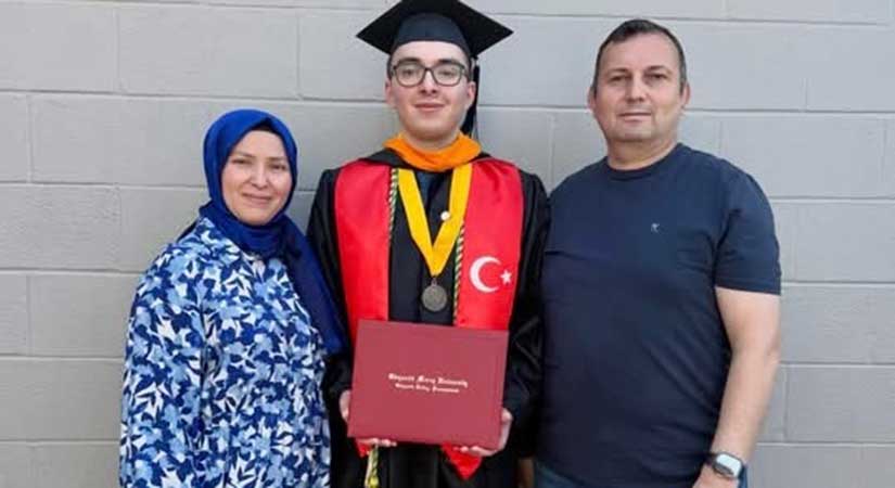 Giresunlu genç Türk atkısıyla sahneye çıktı