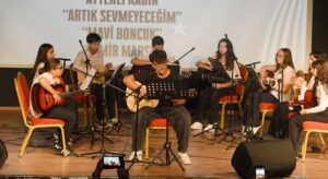 Konservatuvar öğrencileri ayakta alkışlandı