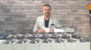 Cezaevindeki mahkûmlara 150 imzalı kitap bağışı
