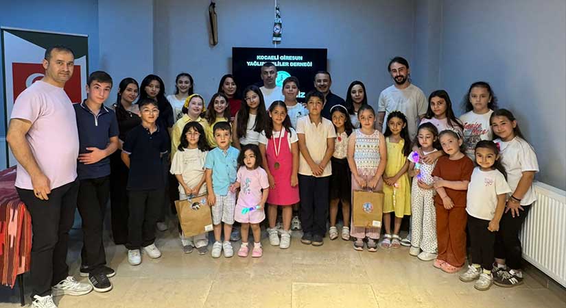 Kocaeli’deki Yağlıdereliler Derneği öğrencilerin karne heyecanını paylaştı