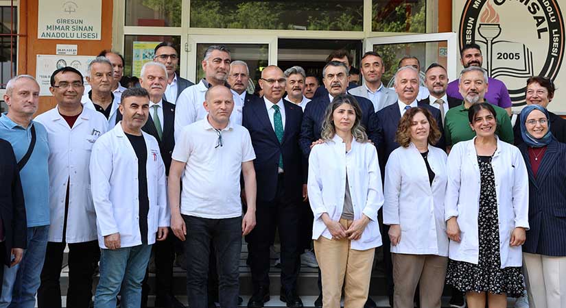 Bakan Tekin’den okul ziyaretleri