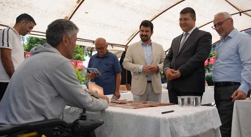 Göreleli yazarlar Piraziz’de imza gününe katıldı