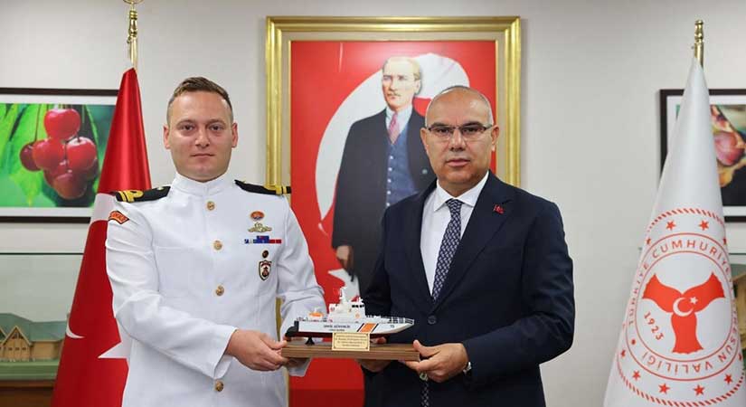 Vali Koç’tan sahil güvenliğe anlamlı ödül