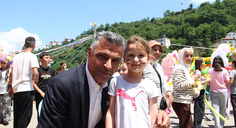 Yağlıdere’de çocuklar bahar şenliğinde doyasıya eğlendi