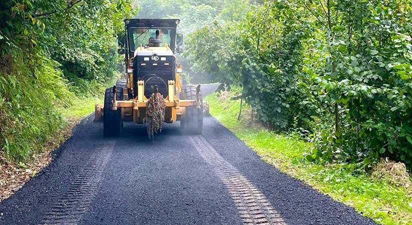 Direkbükü Köyü’nün yolu yenilendi