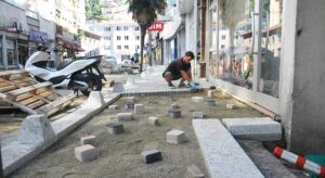 Giresun’da kaldırım yenileme sürüyor