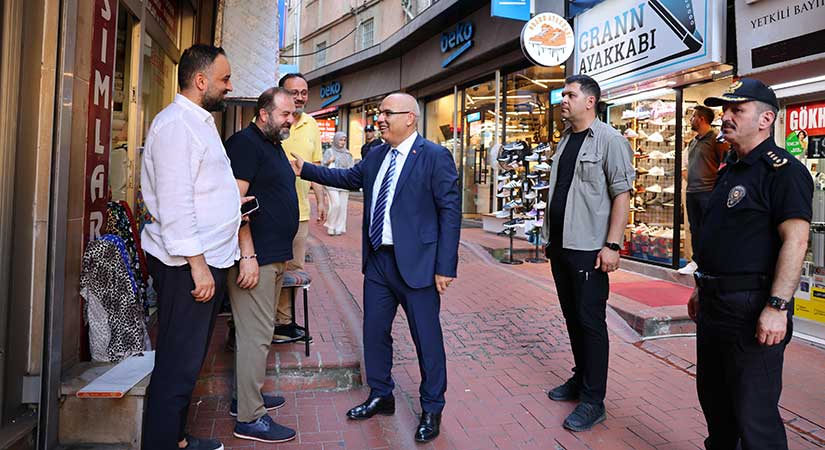 Vali Koç Fındıkpazarı’nda esnafı ziyaret etti