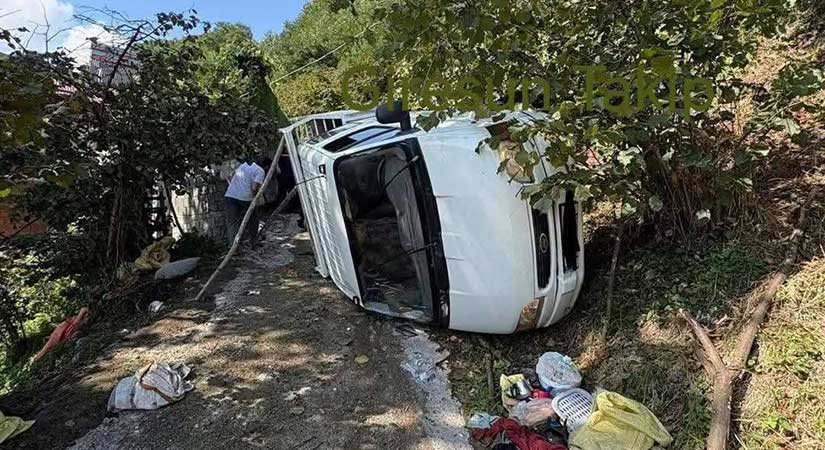 Bulancak’ta minibüs devrildi: 5’i ağır, 14 yaralı