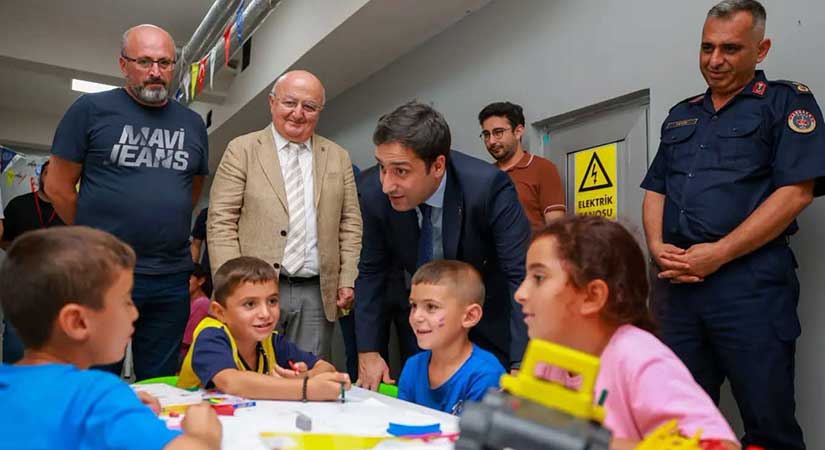Tuncer, tarım işçilerinin çocuklarıyla buluştu