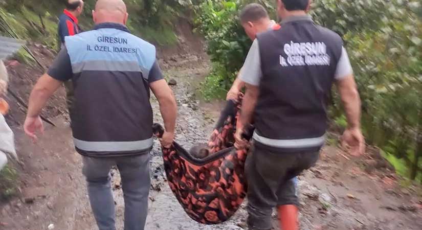 Keşap’ta engelli vatandaş son anda tahliye edildi
