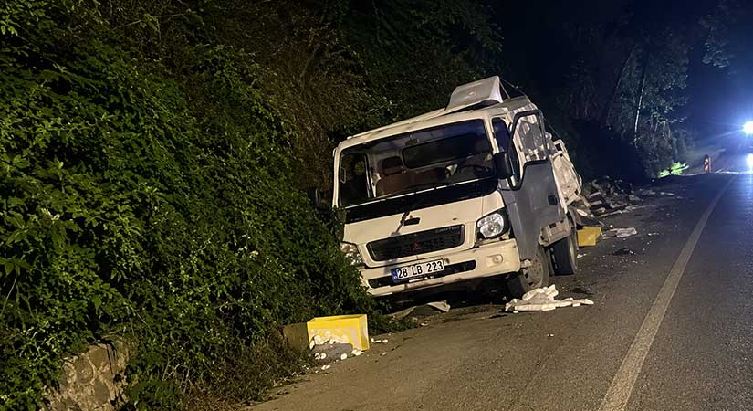 Keşap’ta kamyonet duvara çarptı: 1 ölü, 2 yaralı