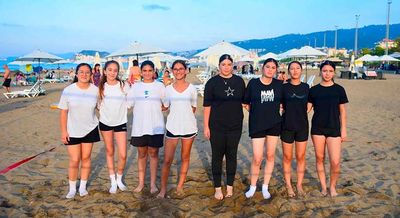 Giresun’da plaj voleybolu heyecanı başladı