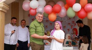 Başkan Sıbıç’tan çocuklara sürpriz ziyaret