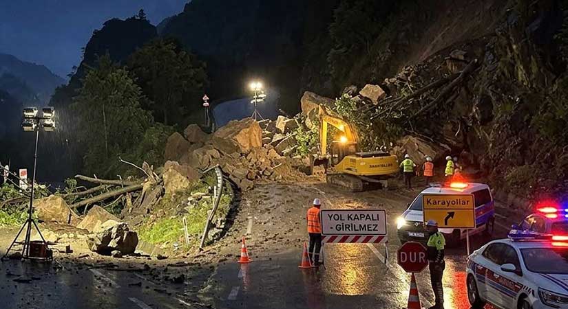 Tirebolu-Doğankent karayolu ulaşıma kapandı