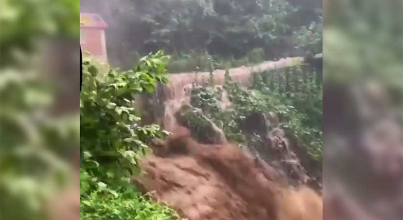 Yağlıdere’de yollar kapandı, heyelan sürüyor