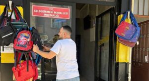 Seldeğirmeni’nde “Askıda Okul Çantası” desteği başladı