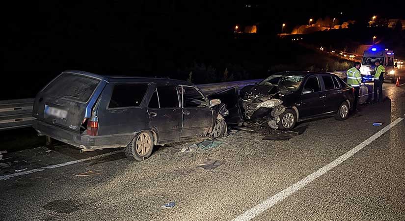 İki otomobil çarpıştı: 1 ölü, 6 yaralı