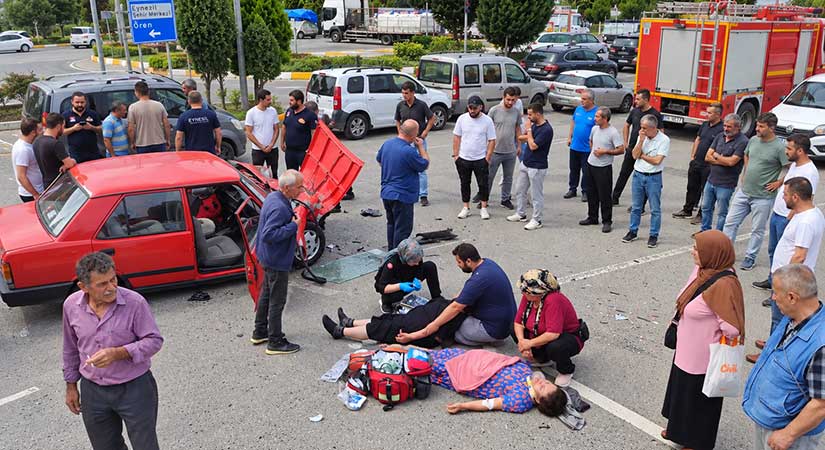 Eynesil’de iki araç çarpıştı: 4 yaralı