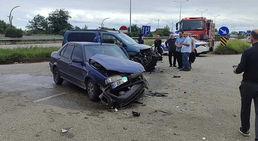 Eynesil’de trafik kazası: 2 sürücü yaralandı