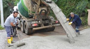 Görele’de 650 metrelik beton yol yapımına başlandı