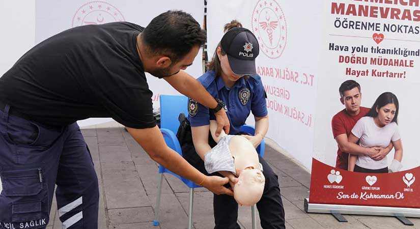 Giresun’da ilk yardım bilinci için meydanda buluştular