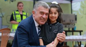 Bulancak’ta öğrenci ve velilere çay, simit ikramı