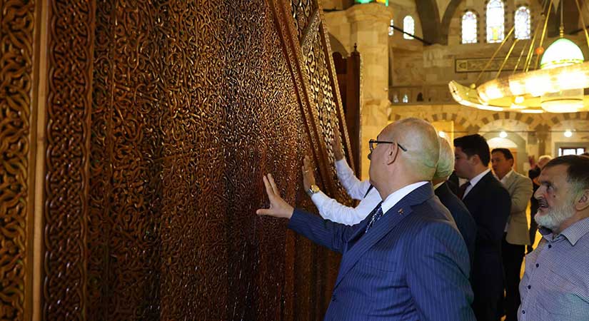 Vali Koç, Eynesil Yeşil Camii’ni inceledi
